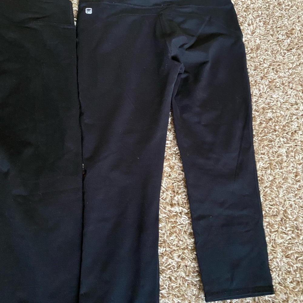 Fabletics Define PowerHold Midrise Capri
Pair of 2
Size small
Gently Worn